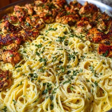 Creamy Garlic Butter Chicken & Linguine in Alfredo Sauce