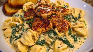 Cheesy Alfredo Linguine with Golden Garlic Butter Chicken in Creamy Sauce