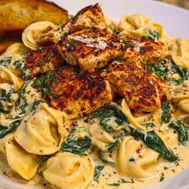 Cheesy Alfredo Linguine with Golden Garlic Butter Chicken in Creamy Sauce